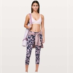 Lululemon Wunder Under Crop (High-Rise) 21"
Graffiti Pop Antoinette True Navy
